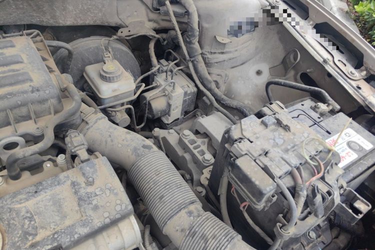 Used Volkswagen Bora 2015 Qihui Edition 1.6L Automatic Fashion Model Engine Bay Left
