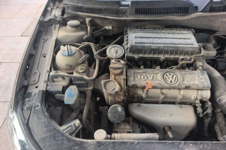 Used Volkswagen Bora 2015 Zhuihui Edition 1.6L Manual Comfort Model Engine Bay Right