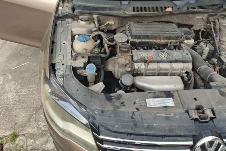 Used Volkswagen Bora 2015 Value Edition 1.6L Automatic Comfort Version Engine Bay Right