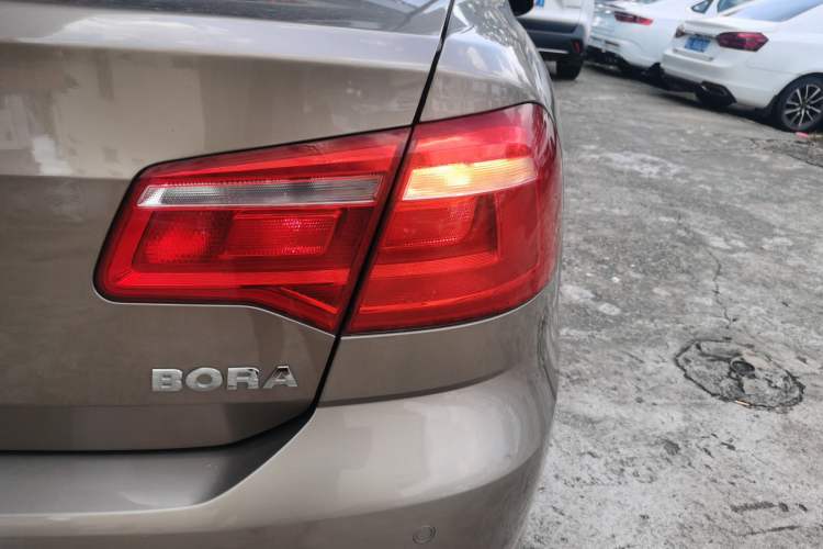 Used Volkswagen Bora 2015 Qihui Edition 1.6L Automatic Fashion Model Exterior 1