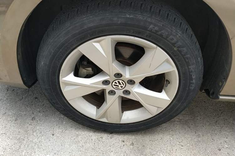 Used Volkswagen Bora 2015 Value Edition 1.6L Automatic Comfort Version Exterior 4