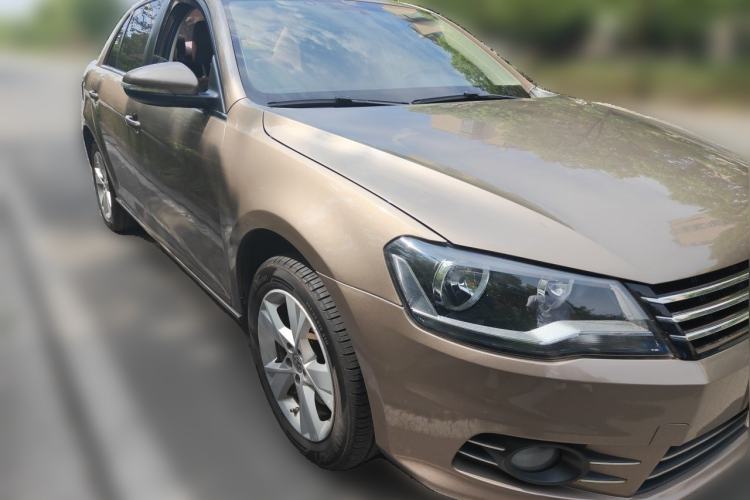 Used Volkswagen Bora 2015 Value Edition 1.6L Automatic Comfort Version Front Right 45 Deg