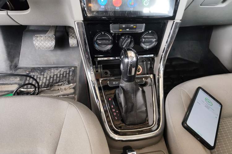 Used Volkswagen Bora 2015 Qihui Edition 1.6L Automatic Fashion Model Gear Lever
