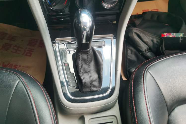 Used Volkswagen Bora 2015 Qihui Edition 1.6L Automatic Fashion Model Gear Lever