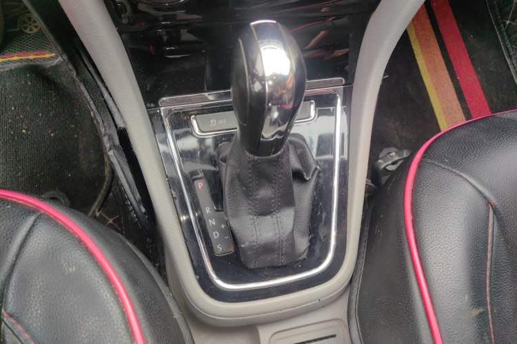 Used Volkswagen Bora 2015 Qihui Edition 1.6L Automatic Fashion Model Gear Lever