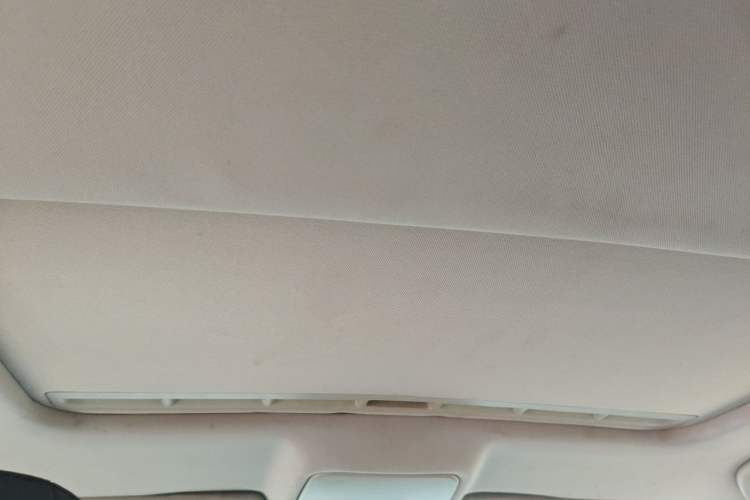 Used Volkswagen Bora 2015 Value Edition 1.6L Automatic Comfort Version Headliner