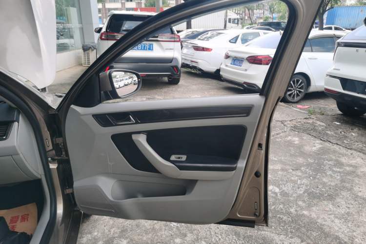 Used Volkswagen Bora 2015 Qihui Edition 1.6L Automatic Fashion Model Interior 5