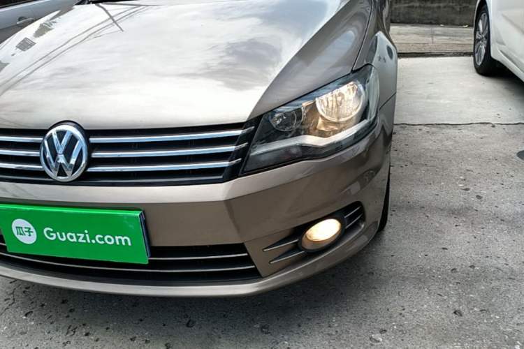 Used Volkswagen Bora 2015 Value Edition 1.6L Automatic Comfort Version Left Front Headlight