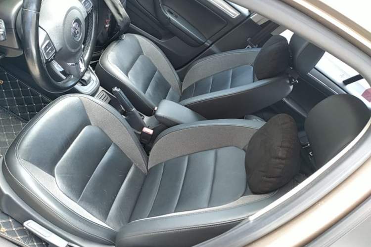 Used Volkswagen Bora 2015 Value Edition 1.6L Automatic Comfort Version Left Front Seat