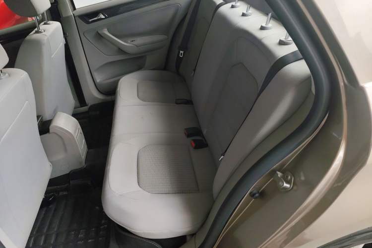 Used Volkswagen Bora 2015 Qihui Edition 1.6L Automatic Fashion Model Left Rear Seat