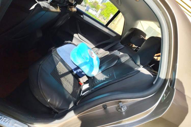 Used Volkswagen Bora 2015 Qihui Edition 1.6L Automatic Fashion Model Left Rear Seat