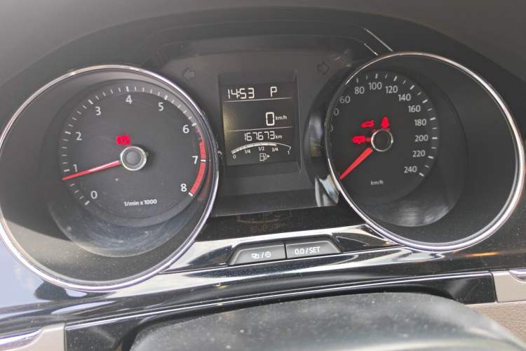 Used Volkswagen Bora 2015 Value Edition 1.6L Automatic Comfort Version Odometer Close Up
