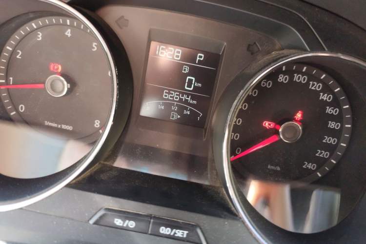 Used Volkswagen Bora 2015 Qihui Edition 1.6L Automatic Fashion Model Odometer Close Up