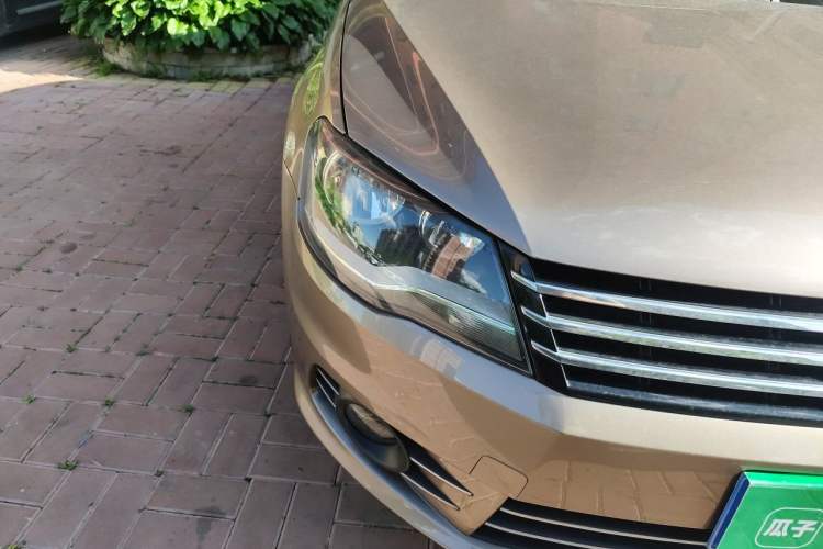 Used Volkswagen Bora 2015 Qihui Edition 1.6L Automatic Fashion Model Right Front Headlight