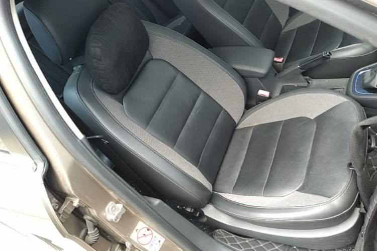 Used Volkswagen Bora 2015 Value Edition 1.6L Automatic Comfort Version Right Front Seat