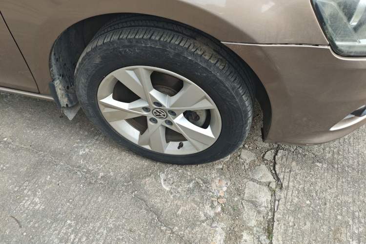 Used Volkswagen Bora 2015 Value Edition 1.6L Automatic Comfort Version Right Front Wheel Hub
