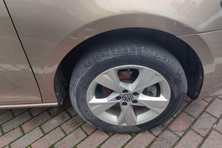 Used Volkswagen Bora 2015 Qihui Edition 1.6L Automatic Fashion Model Right Front Wheel Hub