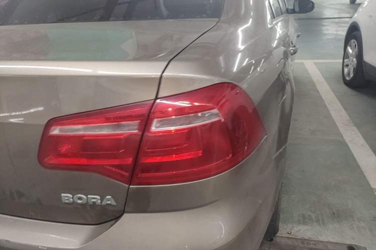 Used Volkswagen Bora 2015 Qihui Edition 1.6L Automatic Fashion Model Right Rear Taillight