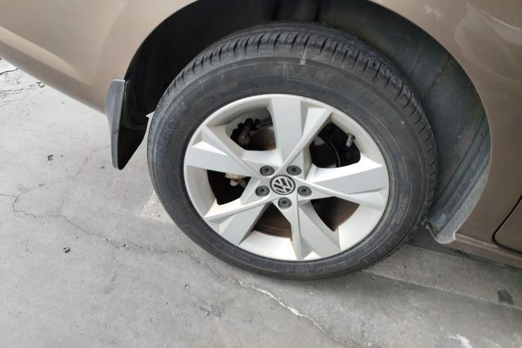 Used Volkswagen Bora 2015 Qihui Edition 1.6L Automatic Fashion Model Right Rear Wheel Hub