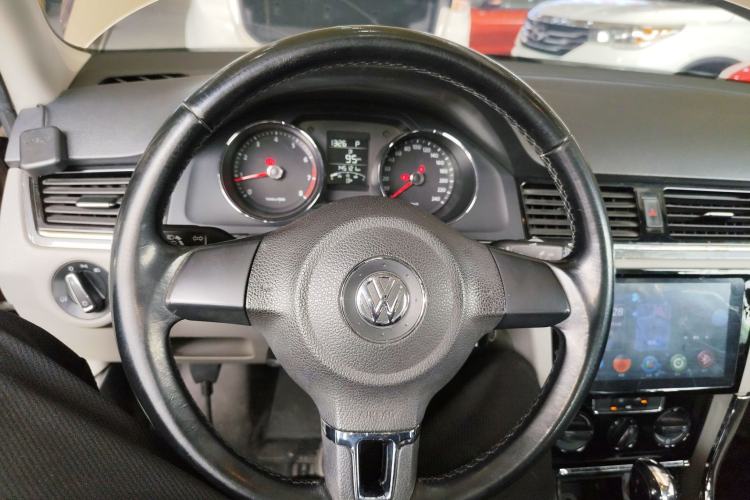 Used Volkswagen Bora 2015 Qihui Edition 1.6L Automatic Fashion Model Steering Wheel
