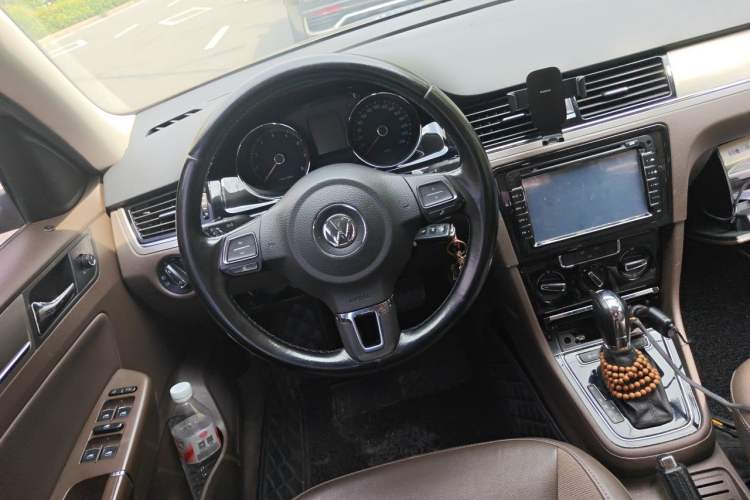 Used Volkswagen Bora 2015 Value Edition 1.6L Automatic Comfort Version Steering Wheel