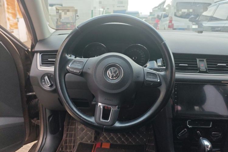 Used Volkswagen Bora 2015 Value Edition 1.6L Automatic Comfort Version Steering Wheel