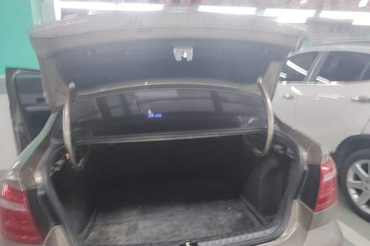 Used Volkswagen Bora 2015 Qihui Edition 1.6L Automatic Fashion Model Trunk