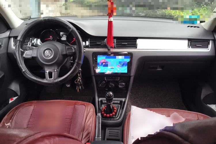 Used Volkswagen Bora 2015 Zhuihui Edition 1.6L Manual Comfort Model Center Console