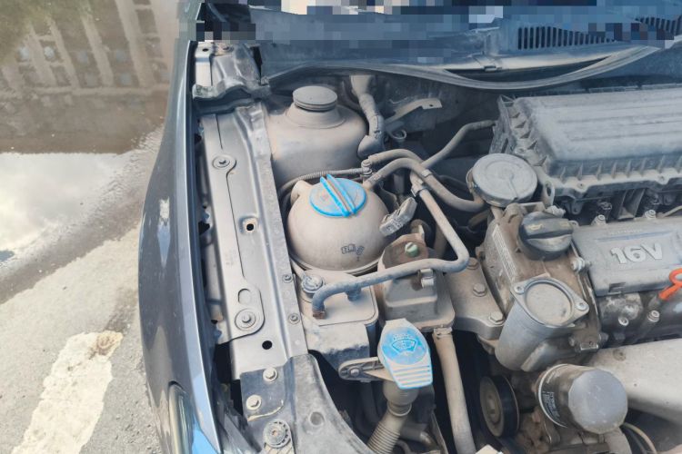 Used Volkswagen Bora 2015 Zhuihui Edition 1.6L Manual Comfort Model Engine Bay Right
