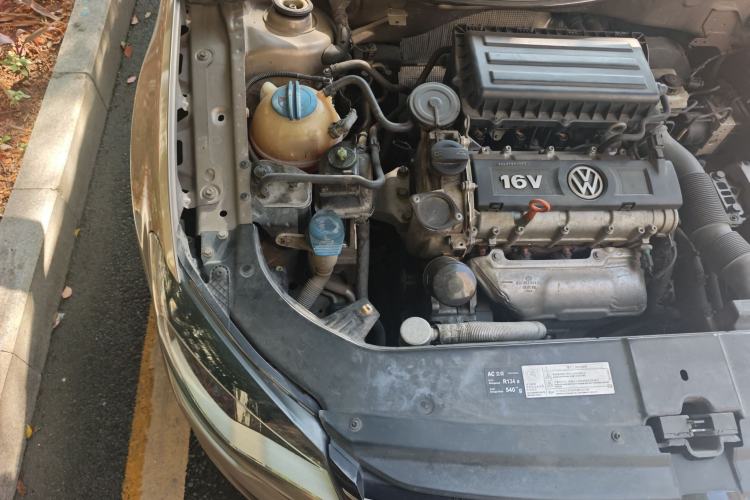 Used Volkswagen Bora 2015 Value Edition 1.6L Automatic Comfort Version Engine Bay Right