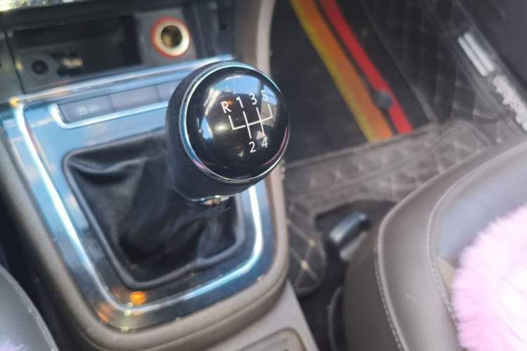 Used Volkswagen Bora 2015 Zhuihui Edition 1.6L Manual Comfort Model Gear Lever