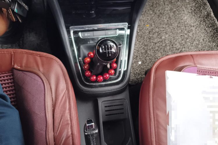 Used Volkswagen Bora 2015 Zhuihui Edition 1.6L Manual Comfort Model Gear Lever