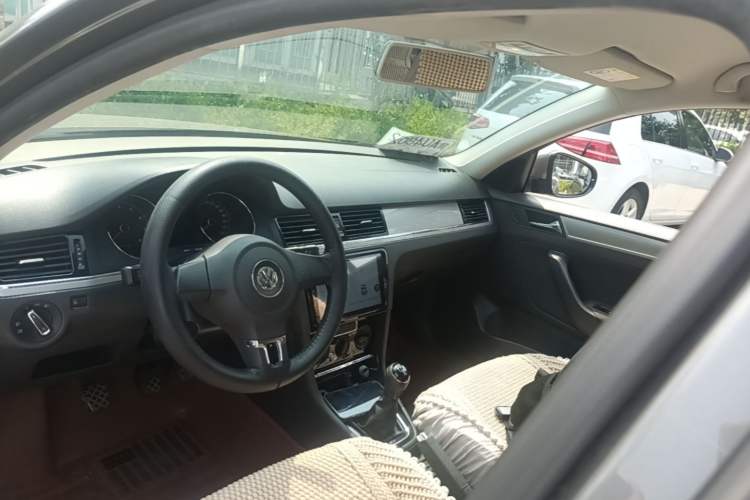 Used Volkswagen Bora 2015 Value Edition 1.6L Manual Fashionable Style Headliner