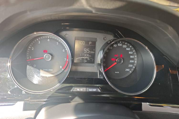 Used Volkswagen Bora 2015 Value Edition 1.6L Automatic Comfort Version Instrument Cluster