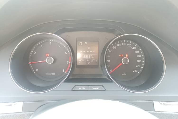 Used Volkswagen Bora 2015 Value Edition 1.6L Manual Fashionable Style Instrument Cluster