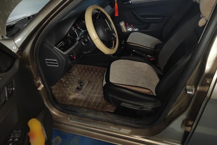 Used Volkswagen Bora 2015 Zhuihui Edition 1.6L Manual Comfort Model Interior 3