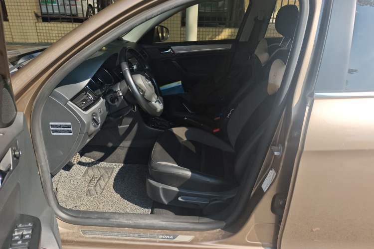 Used Volkswagen Bora 2015 Value Edition 1.6L Automatic Comfort Version Left Front Seat