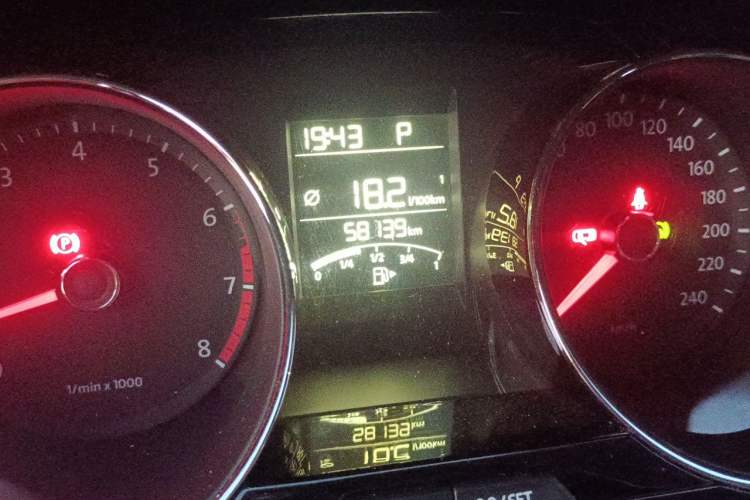 Used Volkswagen Bora 2015 Value Edition 1.6L Automatic Comfort Version Odometer Close Up
