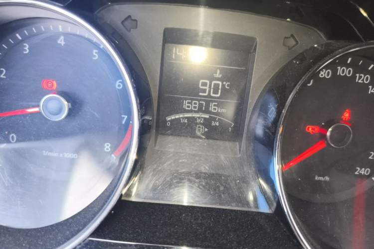 Used Volkswagen Bora 2015 Zhuihui Edition 1.6L Manual Comfort Model Odometer Close Up
