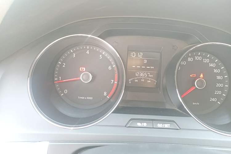 Used Volkswagen Bora 2015 Value Edition 1.6L Manual Fashionable Style Odometer Close Up