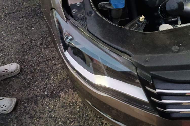 Used Volkswagen Bora 2015 Value Edition 1.6L Automatic Comfort Version Right Front Headlight