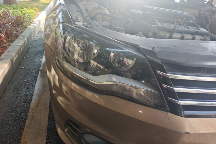 Used Volkswagen Bora 2015 Value Edition 1.6L Automatic Comfort Version Right Front Headlight