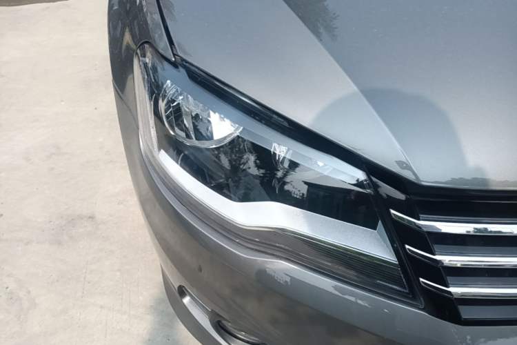Used Volkswagen Bora 2015 Value Edition 1.6L Manual Fashionable Style Right Front Headlight