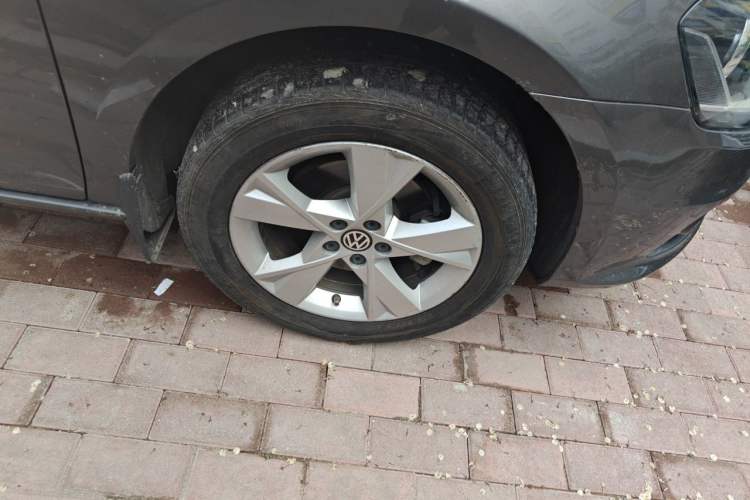 Used Volkswagen Bora 2015 Qihui Edition 1.6L Automatic Fashion Model Right Front Wheel Hub