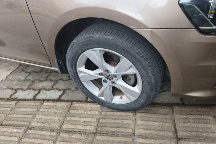 Used Volkswagen Bora 2015 Zhuihui Edition 1.6L Manual Comfort Model Right Front Wheel Hub