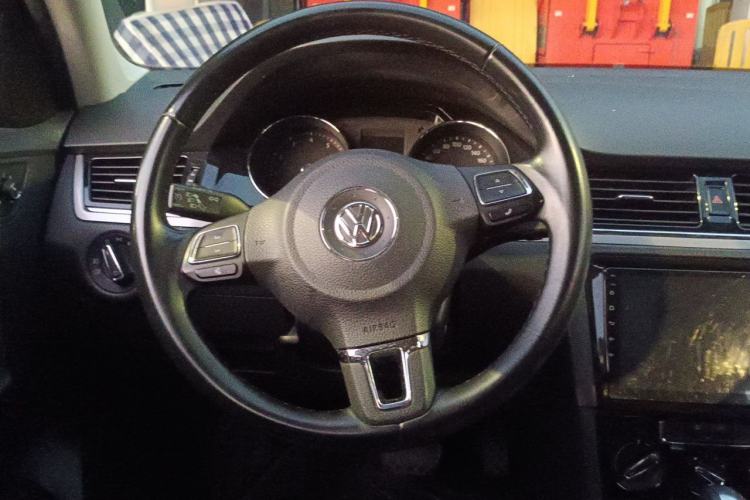 Used Volkswagen Bora 2015 Value Edition 1.6L Automatic Comfort Version Steering Wheel
