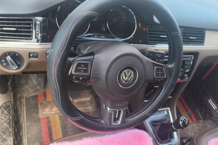 Used Volkswagen Bora 2015 Zhuihui Edition 1.6L Manual Comfort Model Steering Wheel