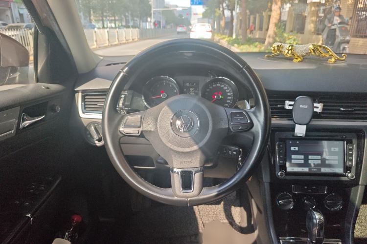 Used Volkswagen Bora 2015 Value Edition 1.6L Automatic Comfort Version Steering Wheel