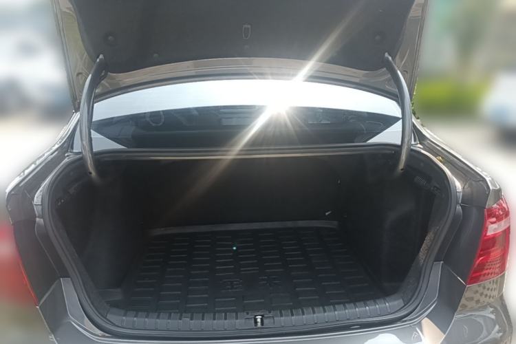 Used Volkswagen Bora 2015 Value Edition 1.6L Manual Fashionable Style Trunk