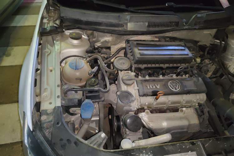 Used Volkswagen Bora 2015 Zhuihui Edition 1.6L Manual Comfort Model Engine Bay Right
